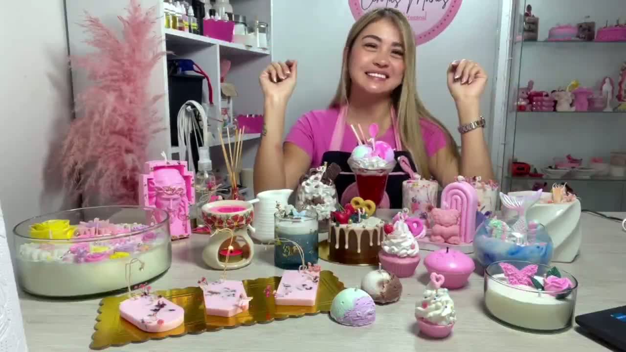 Stefany Querubín en un fotograma del video de bienvenida
